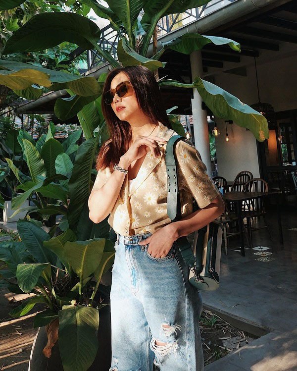 Học sao Việt cách phối đồ với quần jeans siêu mát mẻ, nàng khỏi lo bức bối trong ngày hè - 3
