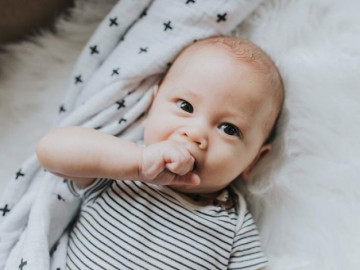 Bác sĩ chỉ cách giảm ho không cần dùng thuốc và 7 dấu hiệu khi trẻ ho cần đến viện