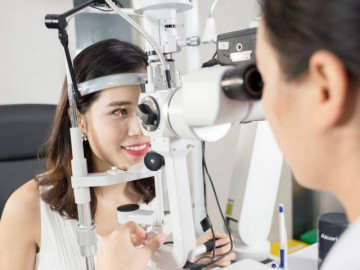 Có nên mổ mắt cận không?