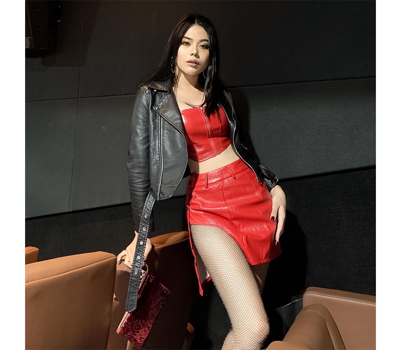 Ngoài là một người mẫu, Kaycee còn lấn sân sang cả công việc make up và gần đây nhất là VJ hậu trường cho chương trình Rap Việt.
