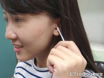 Bạn trai không dám quan hệ vì tai bạn gái quá hôi, bác sĩ sững sờ khi nhìn vào tai