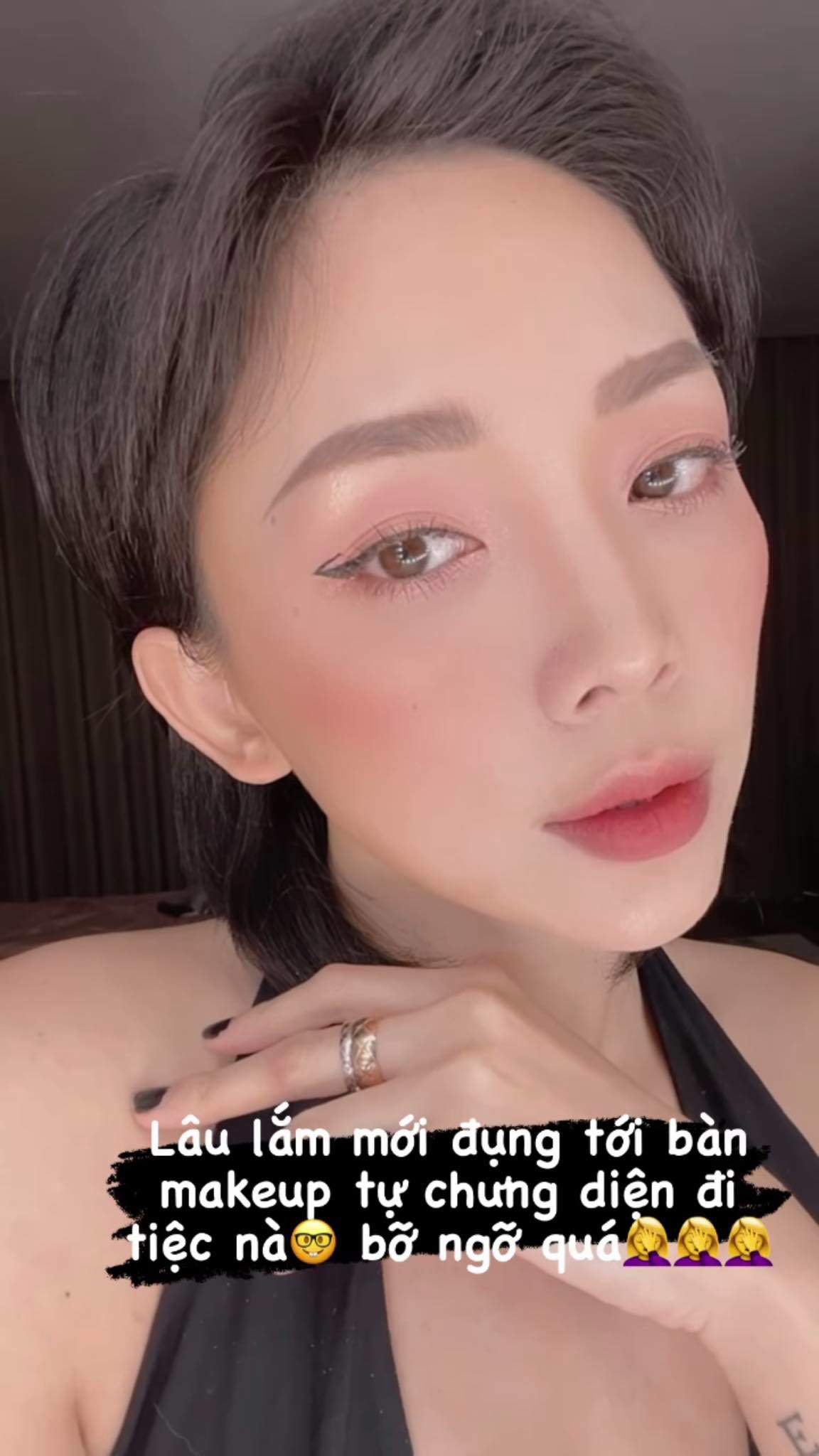 Hội mỹ nhân Việt mê mẩn kiểu kẻ eyeliner lơ lửng, dự đoán là hot trend cho hè này - 1