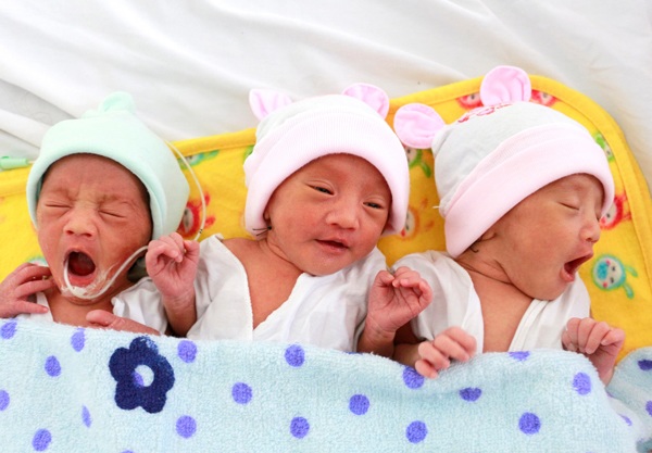 Mẹ bầu Cần Thơ nhập viện được đẩy đi cấp cứu gấp, sinh 3 bé gái như thiên thần - 1