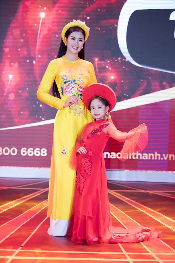 Bé gái Hải Phòng sang Dubai đoạt giải nhì Siêu mẫu nhí thế giới, HH Ngọc Hân cực ưu ái - 3