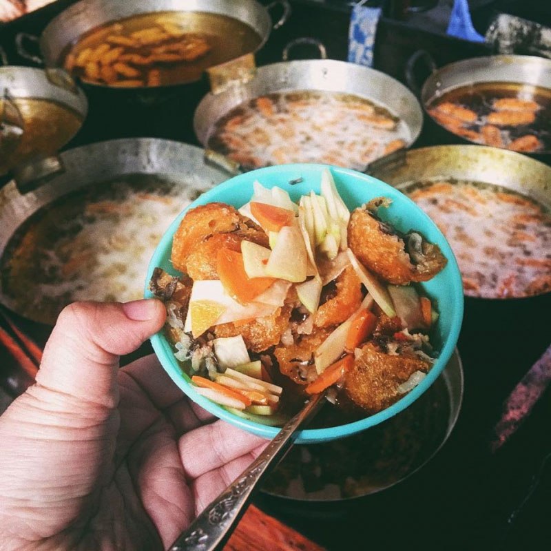 Quán bánh rán xếp số ở HN: Khách xếp hàng dài chờ tới lượt, ngày bán hàng nghìn chiếc - 3