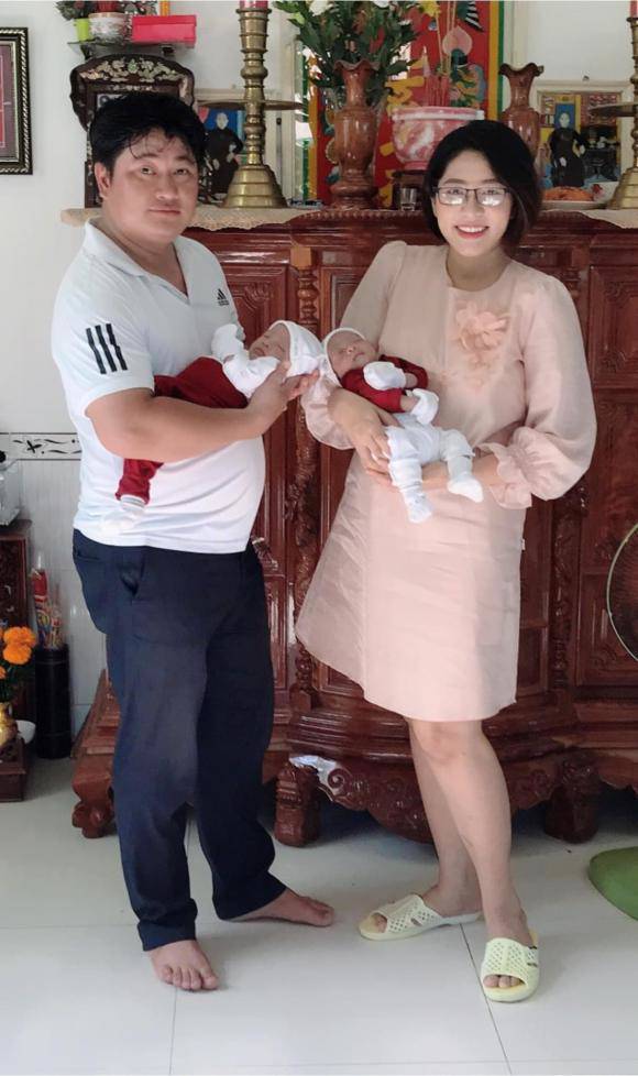 Cặp song sinh nhà Hoa hậu Đặng Thu Thảo lớn phổng, 8 tháng đã leo trèo tập đi - 1