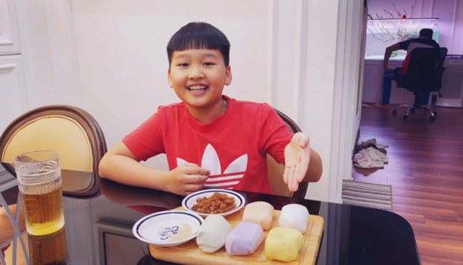 Con trai Bảo Thanh làm bánh trôi màu sắc, ai cũng phì cười vì lời thú nhận của bé - 1