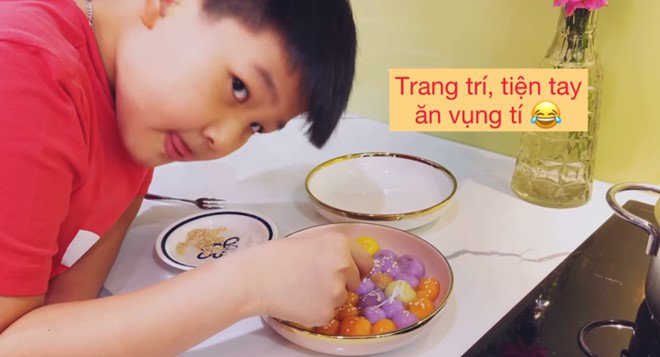 Con trai Bảo Thanh làm bánh trôi màu sắc, ai cũng phì cười vì lời thú nhận của bé - 14