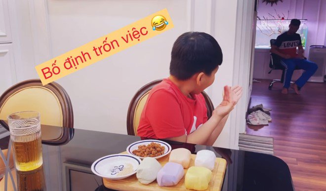 Con trai Bảo Thanh làm bánh trôi màu sắc, ai cũng phì cười vì lời thú nhận của bé - 4