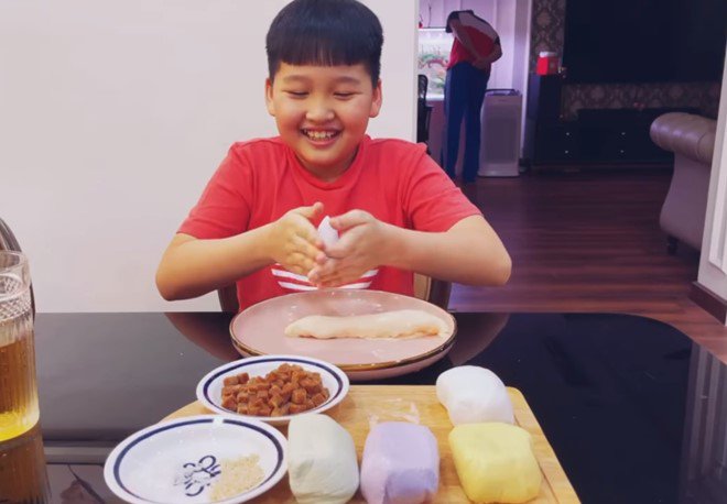 Con trai Bảo Thanh làm bánh trôi màu sắc, ai cũng phì cười vì lời thú nhận của bé - 5