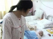 Bà bầu - Suốt thai kỳ siêu âm 10 lần thai đều khỏe mạnh, mẹ ngã khuỵu nhìn con ra đời