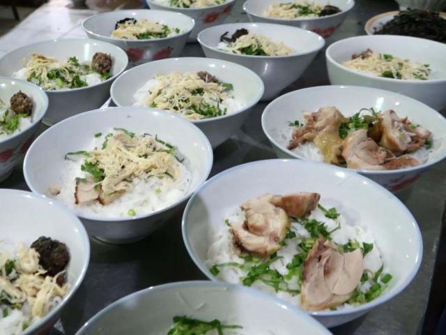 Quán phở Nam Định bán 16 năm không tăng giá, chỉ 5.000 đồng/bát