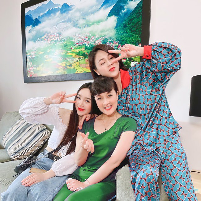 Hướng Dương Ngược Nắng: Ngọc lấy lòng mẹ chồng tương lai nhưng bị Trí giận dỗi: amp;#34;Không yêu tôi?amp;#34; - 4