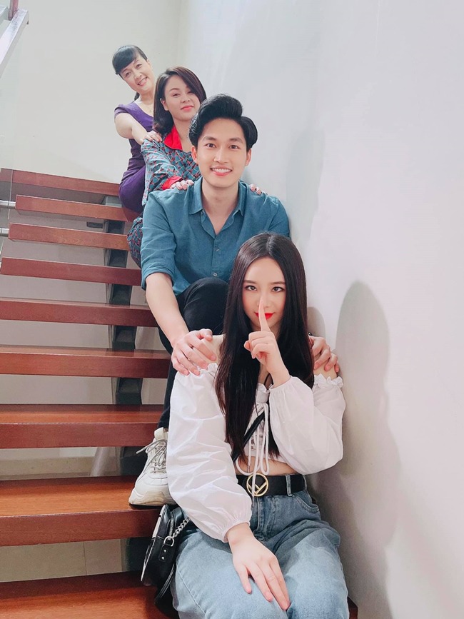 Hướng Dương Ngược Nắng: Ngọc lấy lòng mẹ chồng tương lai nhưng bị Trí giận dỗi: amp;#34;Không yêu tôi?amp;#34; - 5