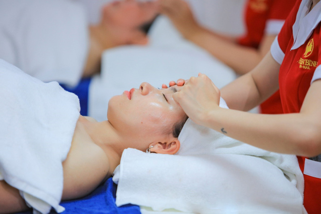 Massage chuyên sâu xua tan căng thẳng, mệt mỏi tại Hellen Bình Beauty Spa amp; Nails - 2