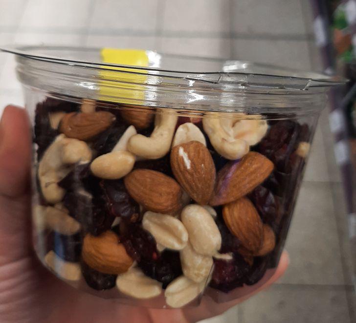 11 thực phẩm dù giảm giá “kịch sàn” cũng nên hạn chế mua trong siêu thị - 5