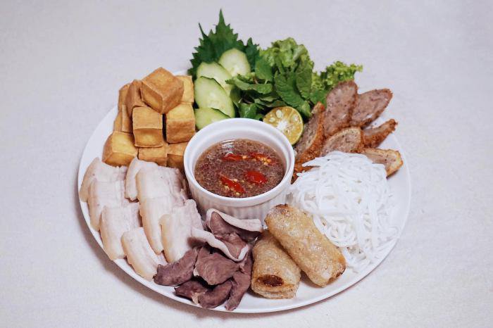 Chàng trai 9X đảm đang nấu ăn ngon, làm bánh đẹp, say mê bánh không lò nướng - 20