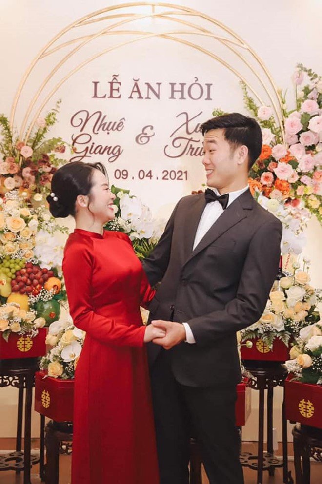 Sao Việt 24h: Giờ vợ Xuân Trường mới tung ảnh ngày vui, nhiều khoảnh khắc hôn nhau đắm đuối - 5