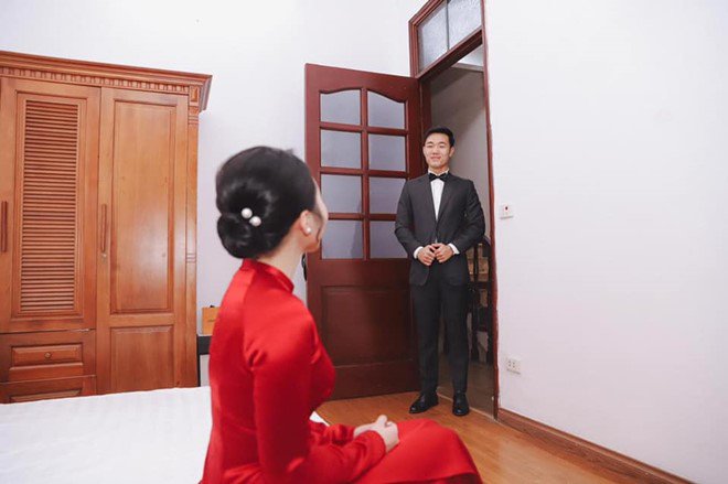 Sao Việt 24h: Giờ vợ Xuân Trường mới tung ảnh ngày vui, nhiều khoảnh khắc hôn nhau đắm đuối - 6