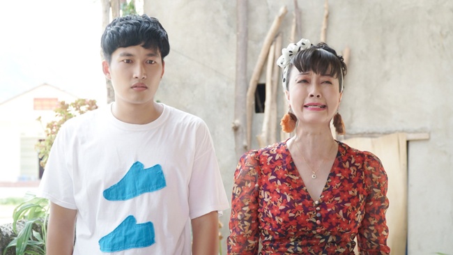 Hướng Dương Ngược Nắng: Trí cảnh báo bà Cúc cẩn thận kẻo mất ông Quân amp;#34;bassamp;#34; vào tay mẹ mình - 3