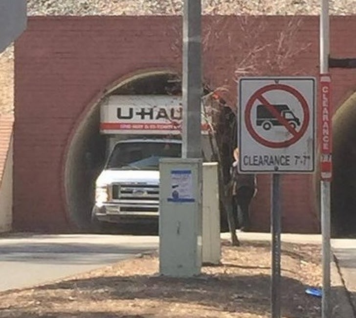 Những khoảnh khắc hài hước “đi vào lòng đất” - 12