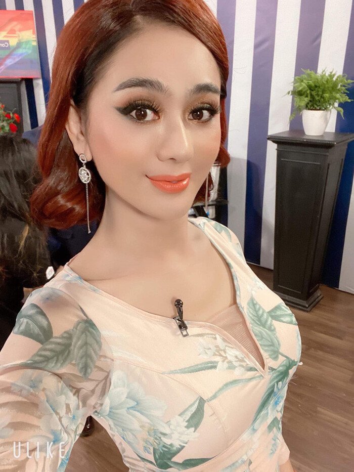 Lâm Khánh Chi amp;#34;cânamp;#34; hết màu son khiến phái nữ amp;#34;khóc thétamp;#34; - 5