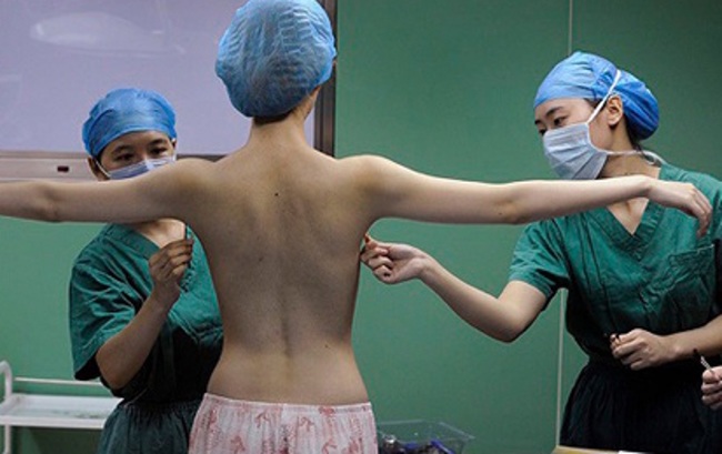 Góc khuất phía sau cô gái 29 năm mới biết mình là đàn ông: “Tôi muốn được làm vợ” - 1