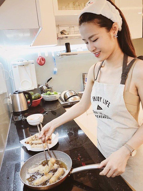 Nhà Celeb: Phòng bếp của Tăng Thanh Hà, Đông Nhi và dàn sao Việt gọn gàng, sang trọng thấy mê - 13