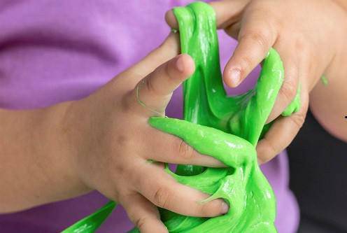 Từ vụ 35 học sinh ở Đà Nẵng nhập viện vì đồ chơi slime, chuyên gia cảnh báo trẻ có ngày mất tay vì trò chơi nhào nặn này - 1