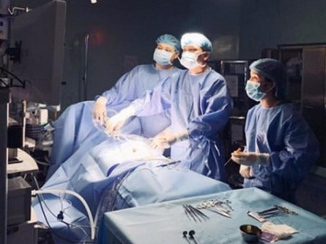 Bé trai phải cắt đại tràng sau thời gian dài táo bón: Dấu hiệu trẻ táo bón cần khám ngay