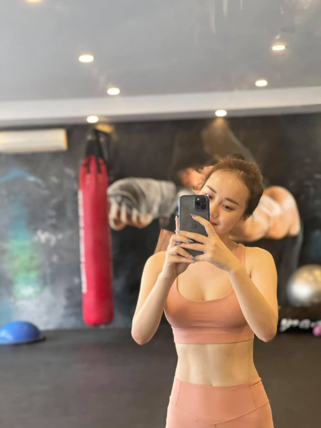 MC VTV xinh như mộng làm khán giả khó chịu chỉ vì một cọng tóc, đòi photoshop lại - 19
