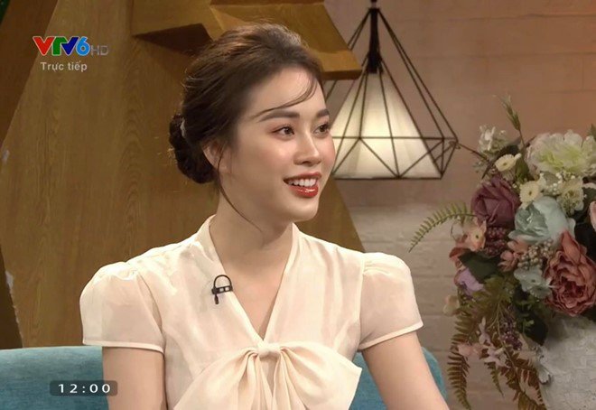 MC VTV xinh như mộng làm khán giả khó chịu chỉ vì một cọng tóc, đòi photoshop lại - 1