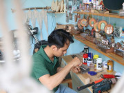 Tin tức - Nhặt thứ người ta vứt bỏ về "hô biến" thành đồ có giá, kiếm tiền triệu đều đều mỗi tháng