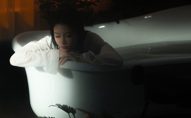 Không còn cá tính gai góc, Orange khóc lóc, giằng xé nội tâm trong sản phẩm với Hoàng Dũng - 6