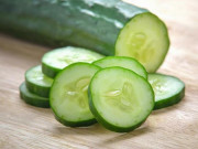 Sức khỏe - Dưa chuột ăn rất lành nhưng ăn quá nhiều dễ gặp 7 tác dụng phụ "đáng sợ"