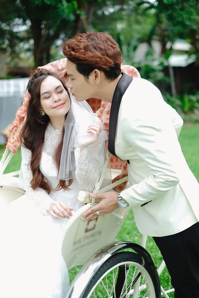 22 năm bên nhau, MC Hồng Phúc và vợ có lễ amp;#34;hấp hônamp;#34; sang chảnh, đầy lãng mạn - 7