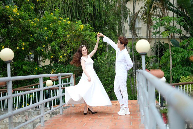 22 năm bên nhau, MC Hồng Phúc và vợ có lễ amp;#34;hấp hônamp;#34; sang chảnh, đầy lãng mạn - 8