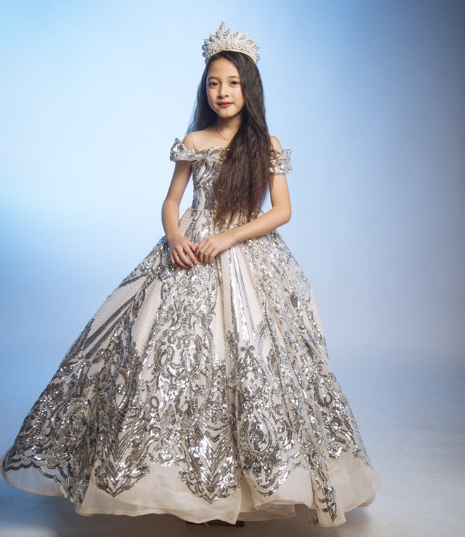 Bé gái Lâm Đồng đẹp sang chảnh, đi thi đăng quang nhờ câu ứng xử khéo như Hoa hậu - 4