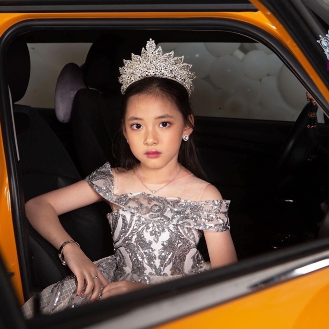 Bé gái Lâm Đồng đẹp sang chảnh, đi thi đăng quang nhờ câu ứng xử khéo như Hoa hậu - 5