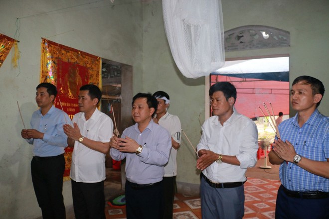 Cha òa khóc tại sân bay: Người con còn lại đã qua cơn nguy kịch - 4