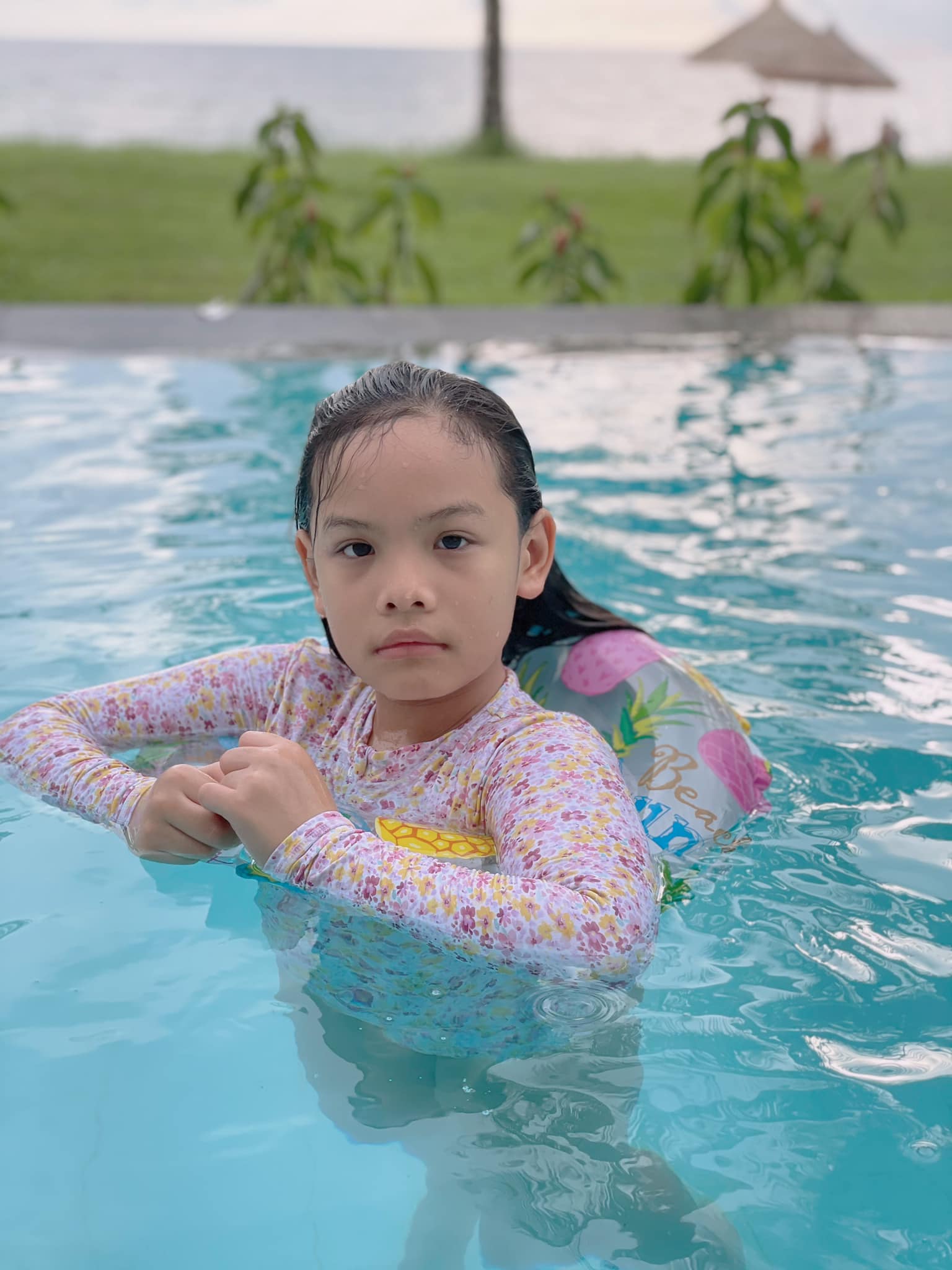 Con gái Phạm Quỳnh Anh- Quang Huy giống hệt bố, từng được nhà trường cho vượt lớp vì quá giỏi - 4