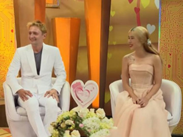 Chàng Tây "bắn" tiếng Việt như gió, cố đeo bám "cua" bằng được vợ Hà Nội vì quá yêu