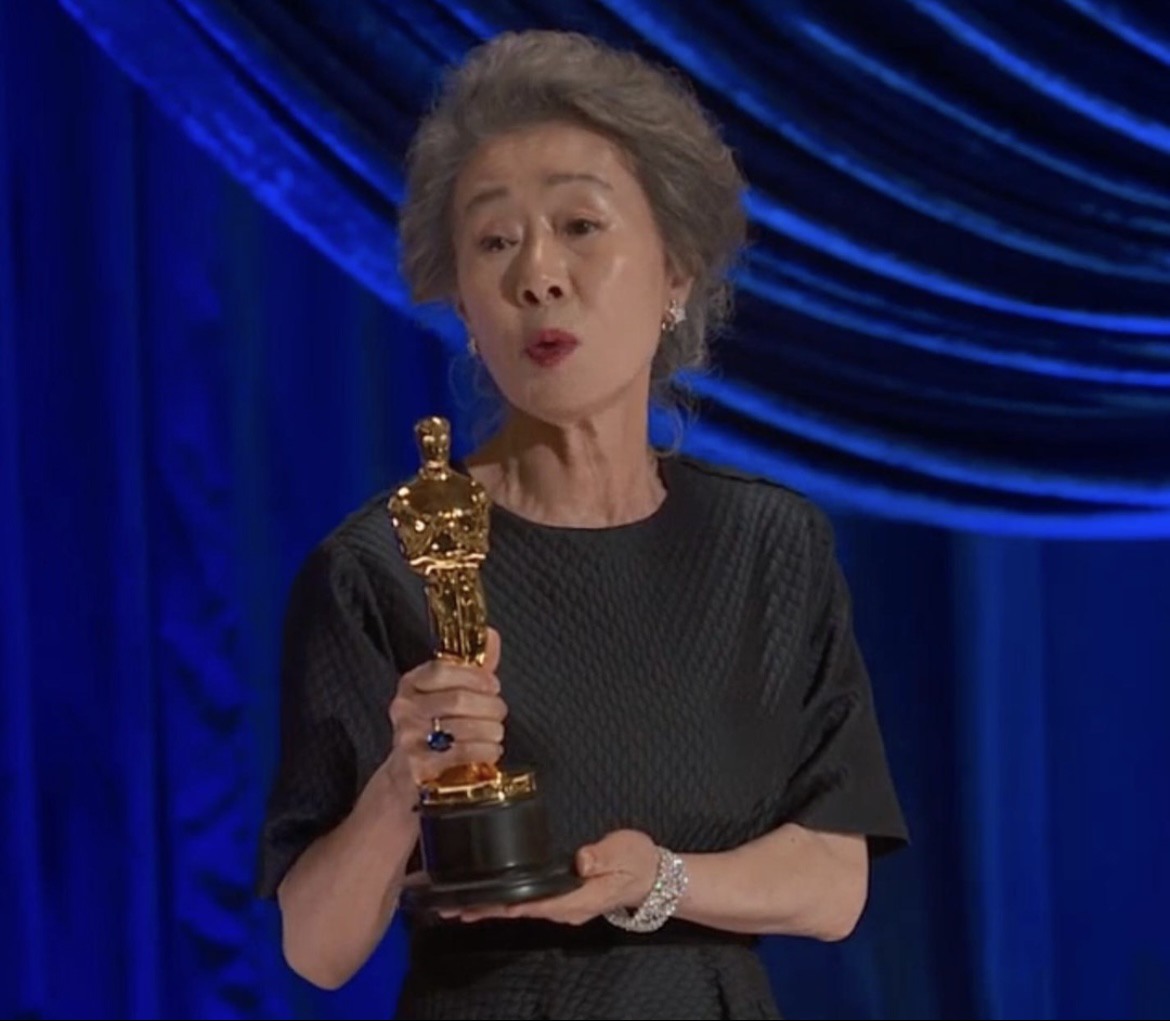 Bà ngoại quốc dân 73 tuổi đoạt tượng vàng Oscar, diện đầm tối màu vẫn tỏa sáng - 6
