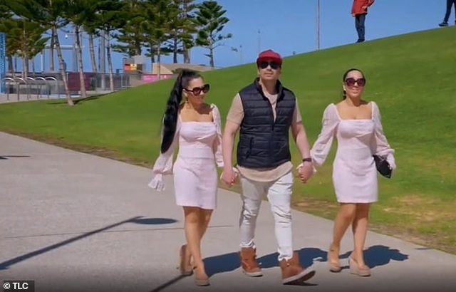 Chị em sinh đôi giống nhất thế giới, cùng yêu một người đàn ông suốt 9 năm giờ ra sao? - 9