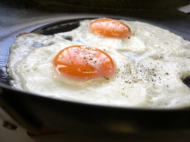 Sao vào bếp: Hari Won chiên trứng nát be bét, dân mạng hài hước đặt tên amp;#34;Trứng chấn thươngamp;#34; - 10