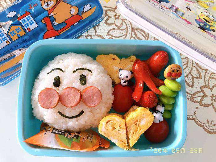 Mẹ đảm làm cơm bento cho con đi học, hội chị em đứng ngồi không yên vì kém cạnh - 7