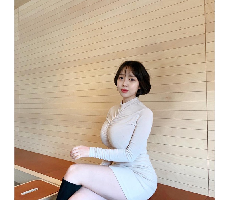Nhìn vóc dáng đồng hồ cát hoàn hảo, không chút mỡ thừa của Yoo Min, hẳn ít ai nghĩ rằng, cô nàng thực tế nặng tới 120kg.
