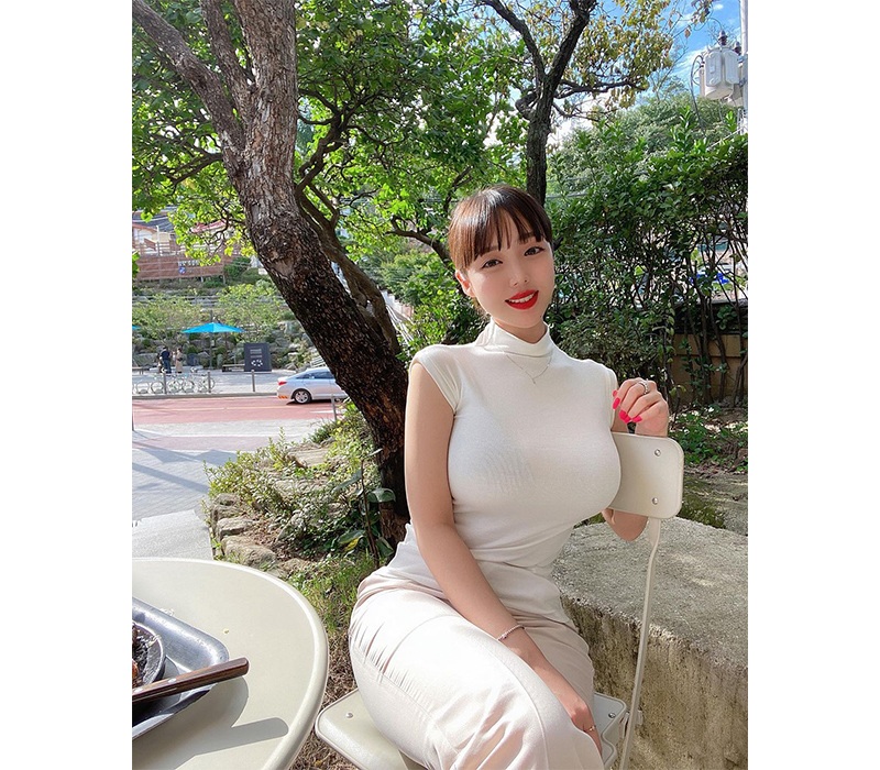 Trong mọi hình ảnh chụp Yoo Min, người ta đều không hề nhận thấy sự mũm mĩm, thừa cân ở vóc dáng cô nàng. Đây là điều mà không phải cô gái nào cũng làm được như Yoo Min.
