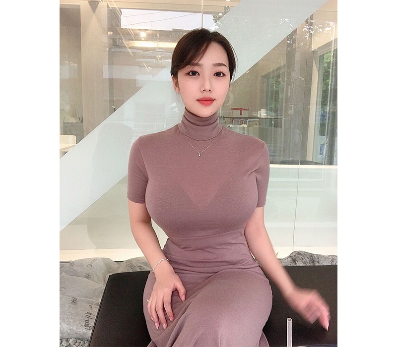 Phần lớn phụ nữ Á Đông, đặc biệt là phái đẹp Hàn Quốc, đều mong muốn sở hữu một thân hình thon gọn, thanh mảnh, số cân nặng lý tưởng dường như cũng chỉ loanh quanh trong ngưỡng 48 đến hơn 50kg. Tuy nhiên, với mẫu nữ có tên Lee Yoo Min này thì khác.
