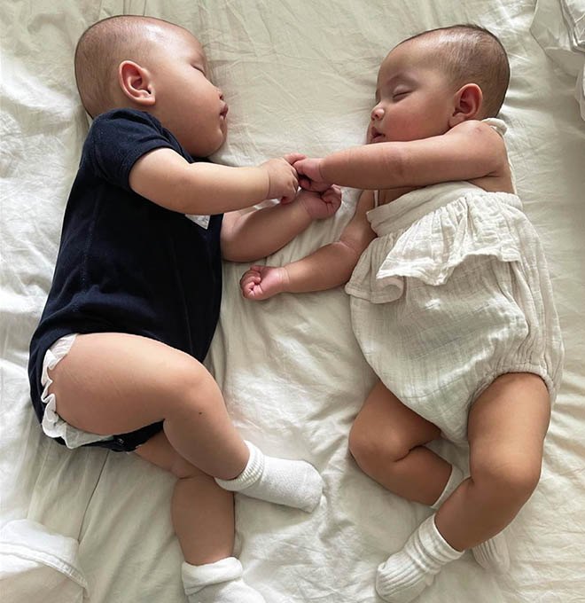 Hồ Ngọc Hà đăng ảnh 6 tháng tuổi, em bé trong ảnh giống hệt cặp sinh đôi với Kim Lý - 10